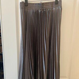 Pleated skirt